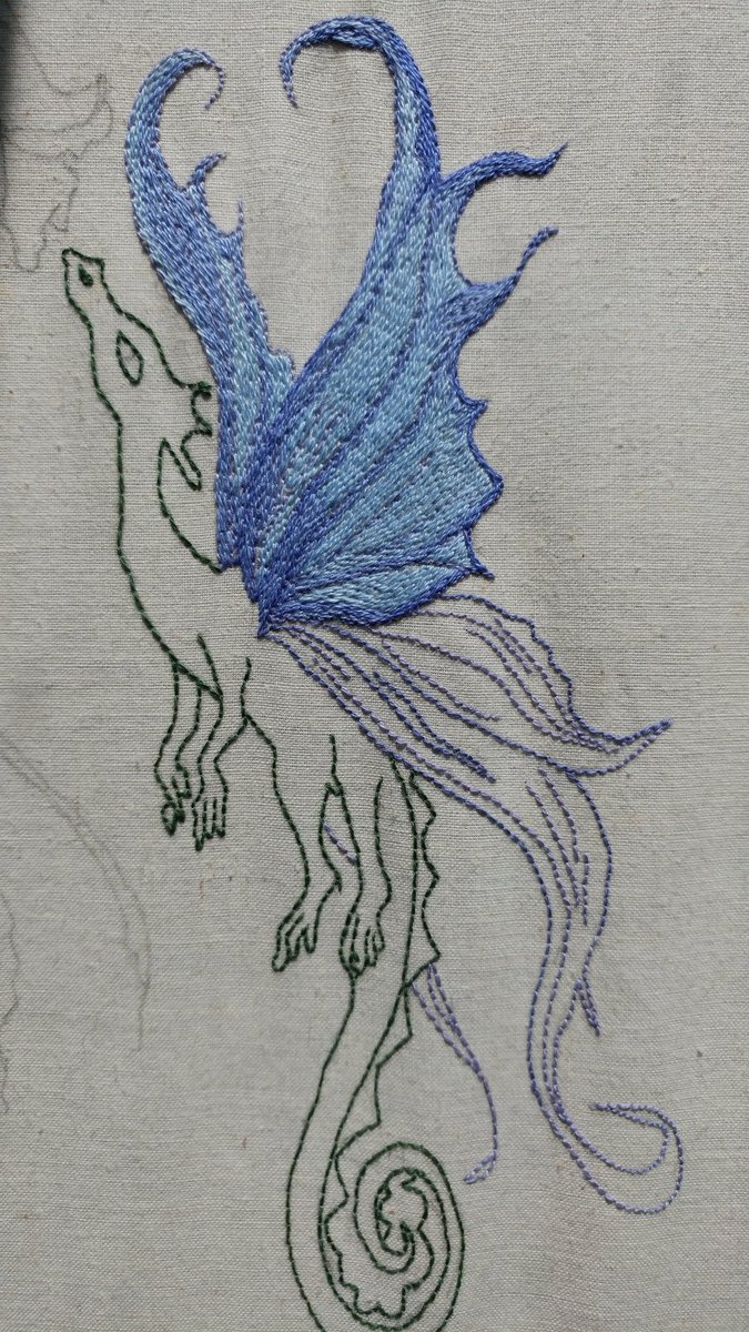 Madamtae's tweet photo. Top part of the wings are done now. https://t.co/KsHzJUfTeI