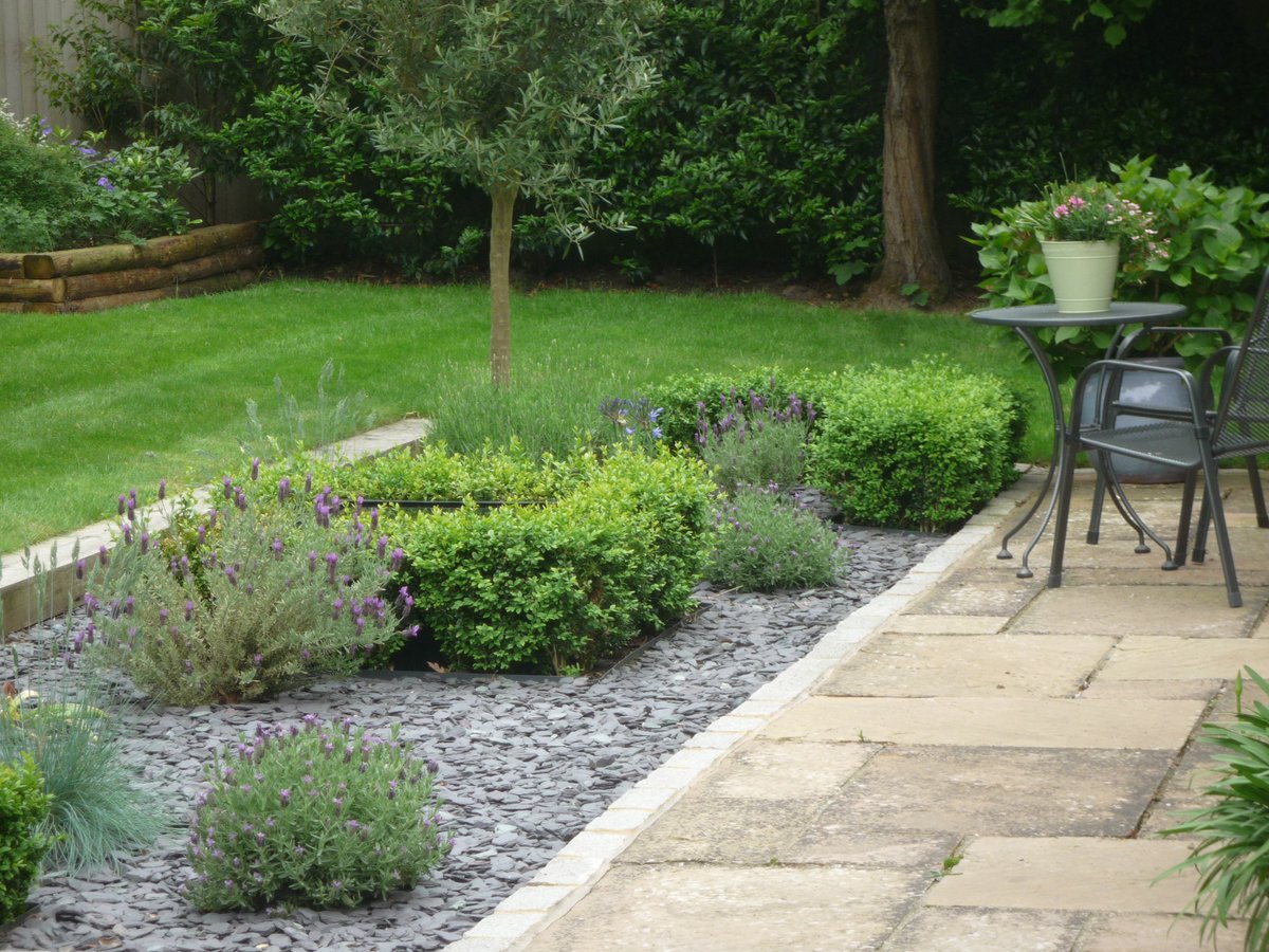 nancyrodgers418's tweet image. A few years on, and the #planting has filled out in #bookham. The #boxhedging is recovering from #boxblight this year.