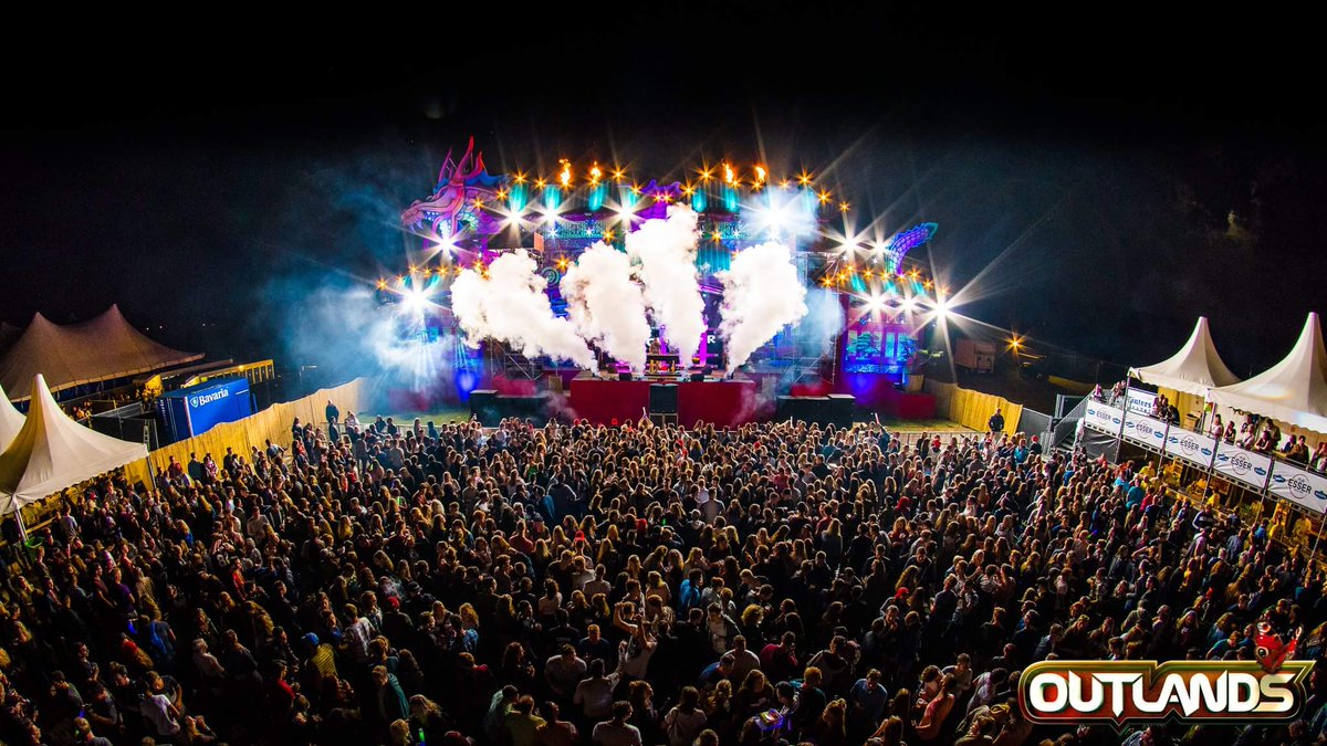 julesvanhest's tweet photo. Gisteren: #Qmusic The Party @OutlandsOpenAir. Wauuuuuuw! Op een fantastisch podium met die-hard feestmonsters! 😃 https://t.co/OwSQkX9wKa