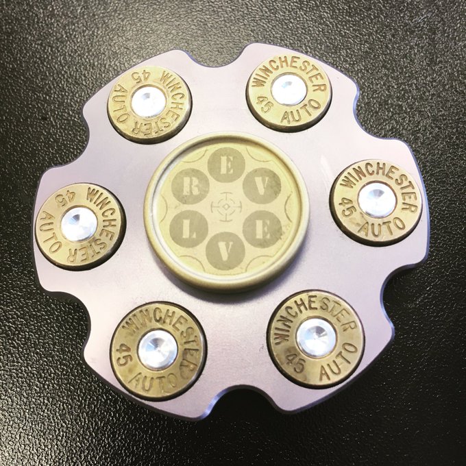 Am I cool now? 🤣🤣🤣 #FidgetSprinner #FidgetToy #HandSpinner https://t.co/BfvFU9YCBd<a href="/tag/fidgetsprinner"class="tags">#FidgetSprinner</a><a href="/tag/fidgettoy"class="tags">#FidgetToy</a><a href="/tag/handspinner"class="tags"><span>#handspinner</span></a>