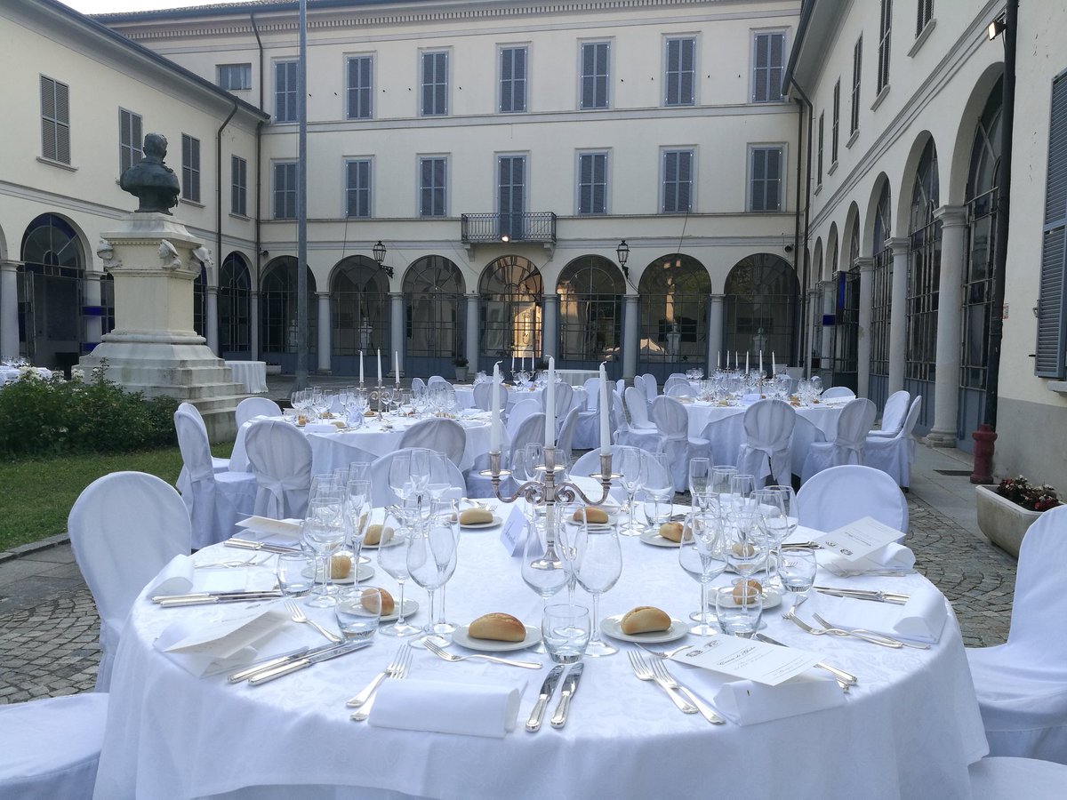 partiservice's tweet photo. Il nostro allestimento per la Cena di Gala alla Casa Militare Umberto I #catering #milano https://t.co/B38GvcNWRa