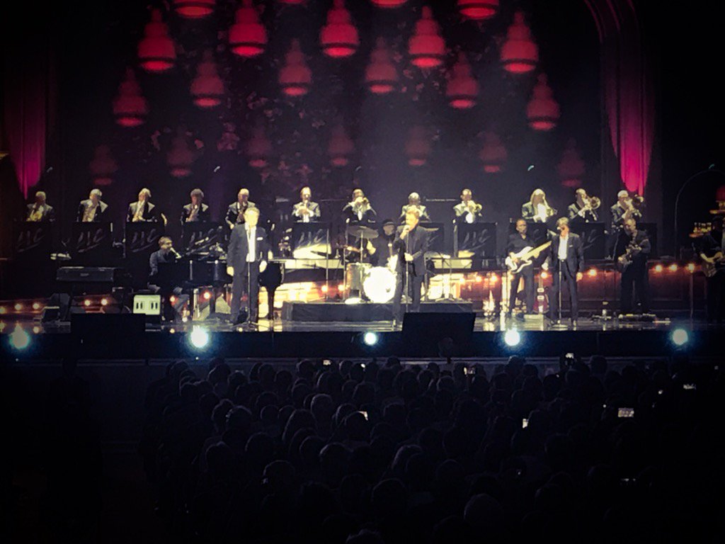 PDufreigne's tweet photo. Ils sont tous là. Les Playboys. @LVCanailles @BMTV #Lille @JohnnySjh https://t.co/OUcYH6MxJJ
