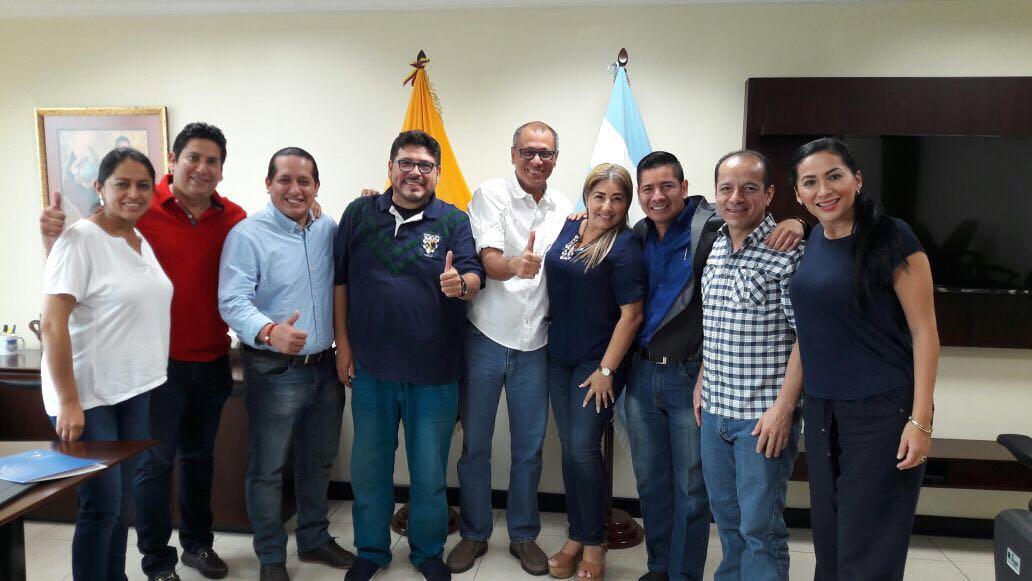 VeroGuevarav's tweet photo. Reunión con nuestro Vicepresidente @JorgeGlas y @PaolaPabonC #GuayasEsUnidad la lucha continúa, coordinamos acciones a favor de la patria! https://t.co/II90RKqJtL