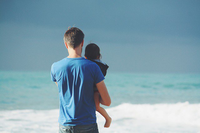 KriskoHale's tweet photo. Want to show your father some ❤ this #FathersDay? Send him a custom message with the #ZangForgetMeNot service https://t.co/IAdD1rbjTd #ad https://t.co/Aq086o3yOW