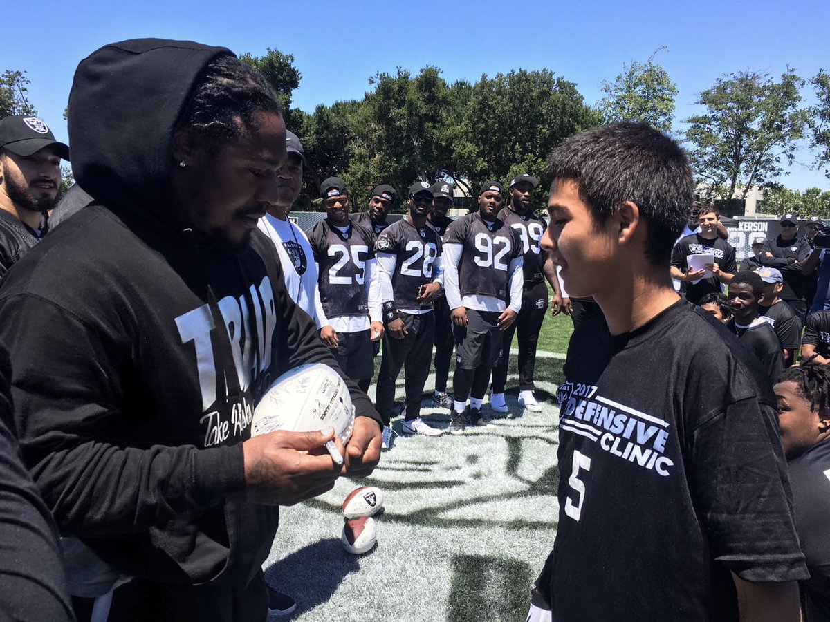 HipHopHoF's tweet image. @MoneyLynch Shows Love To #KenNortonJr Football Campers! @MommaLynch24 @HipHopHoF @JTtheDeveloper @RAIDERS #OakTech