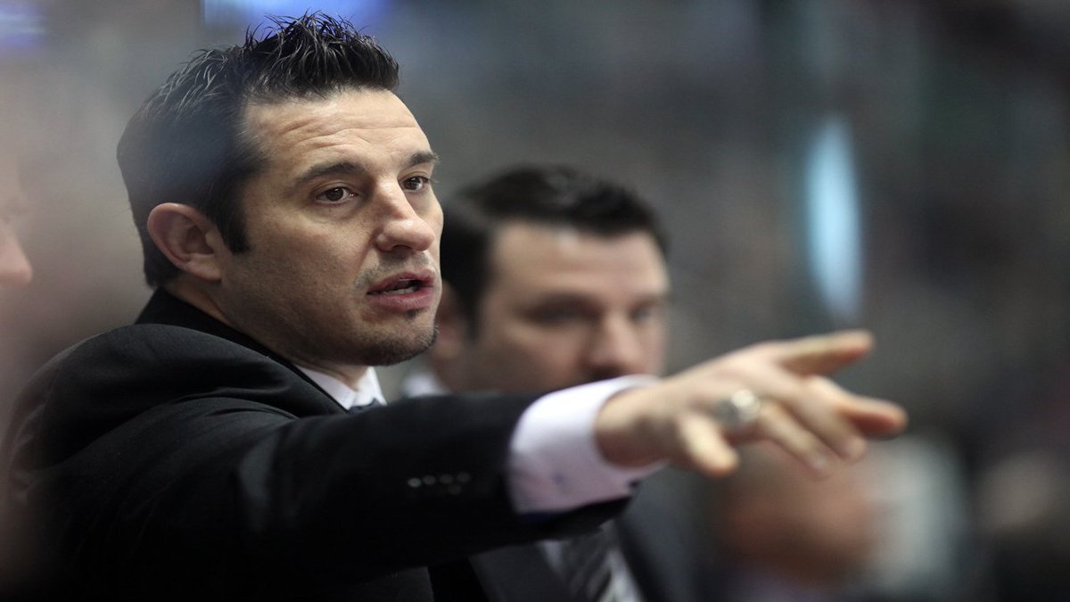 AP source says Panthers have offered coaching job to San Jose assistant coach Bob Boughner bit.ly/2r68xUz https://t.co/jlCvx8vjtM