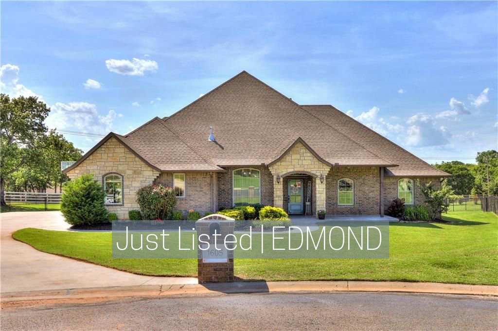 KIRSTENMCINTYRE's tweet photo. New listing! Call or text for a tour! $365,000
#sellingEdmond #newlisting #justlisted #homeforsale #househunting #realtor #calltoday https://t.co/IAJc9xklIj