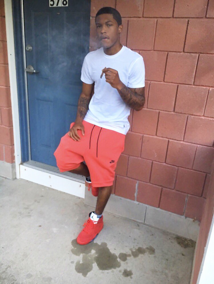lfmbkay's tweet photo. Good weather &amp; good weed longliveflipper https://t.co/W9mgNgJUKL