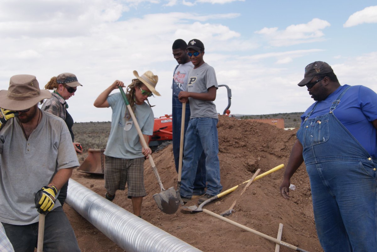 earthship_HQ's tweet photo. We build houses4people. Houses that will take care of them4the rest of their lives. #FreeCleanEnergy #FreeWater #FreeFood #Earthships https://t.co/J6aLaoGJPz