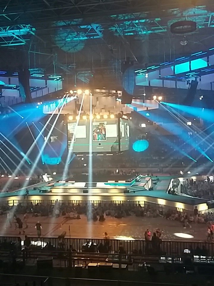 JanAikeStr's tweet image. #EOJD wachten op .........REND COLLECTIVE