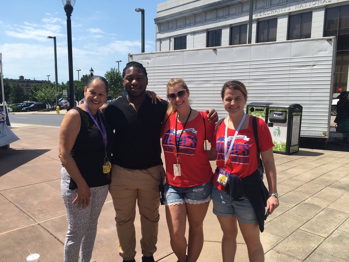 dwntwnallentown's tweet photo. Hanging out with Alex of the Peterson Brothers!! #bbb2017 #downtownallentown https://t.co/keacYlc9g2