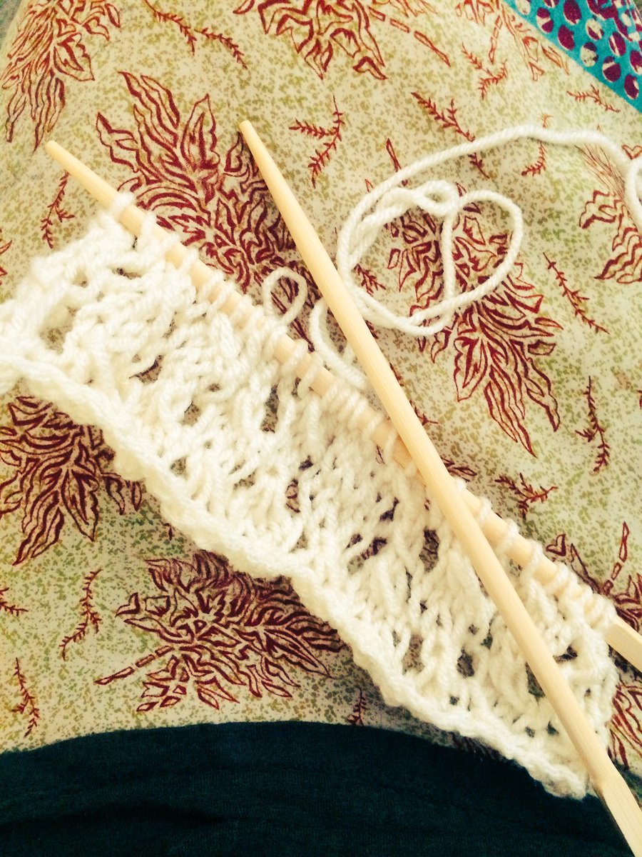 _sunpuppet's tweet image. No needles? No problem. Use a pair of those spare chopsticks you have laying around #knitinpublic #aCreativeDC #reuse