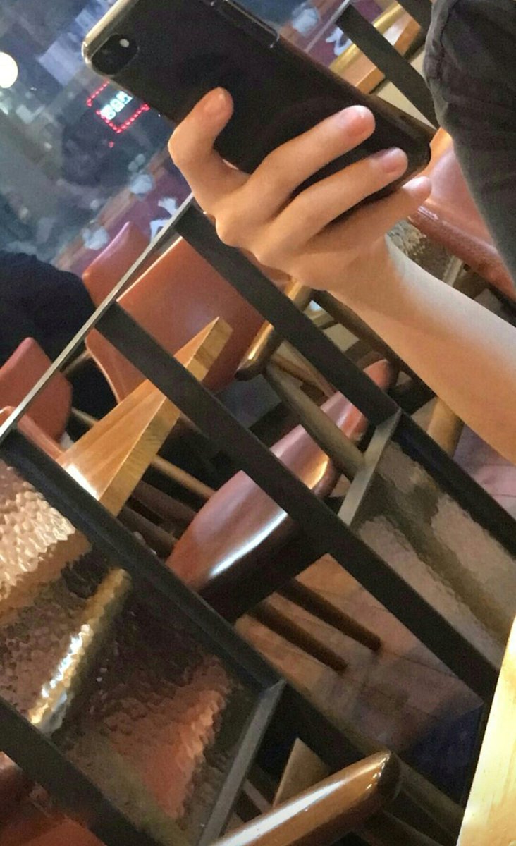 CherynB's tweet photo. wondering who is this? https://t.co/Ze0jnP1PJ6