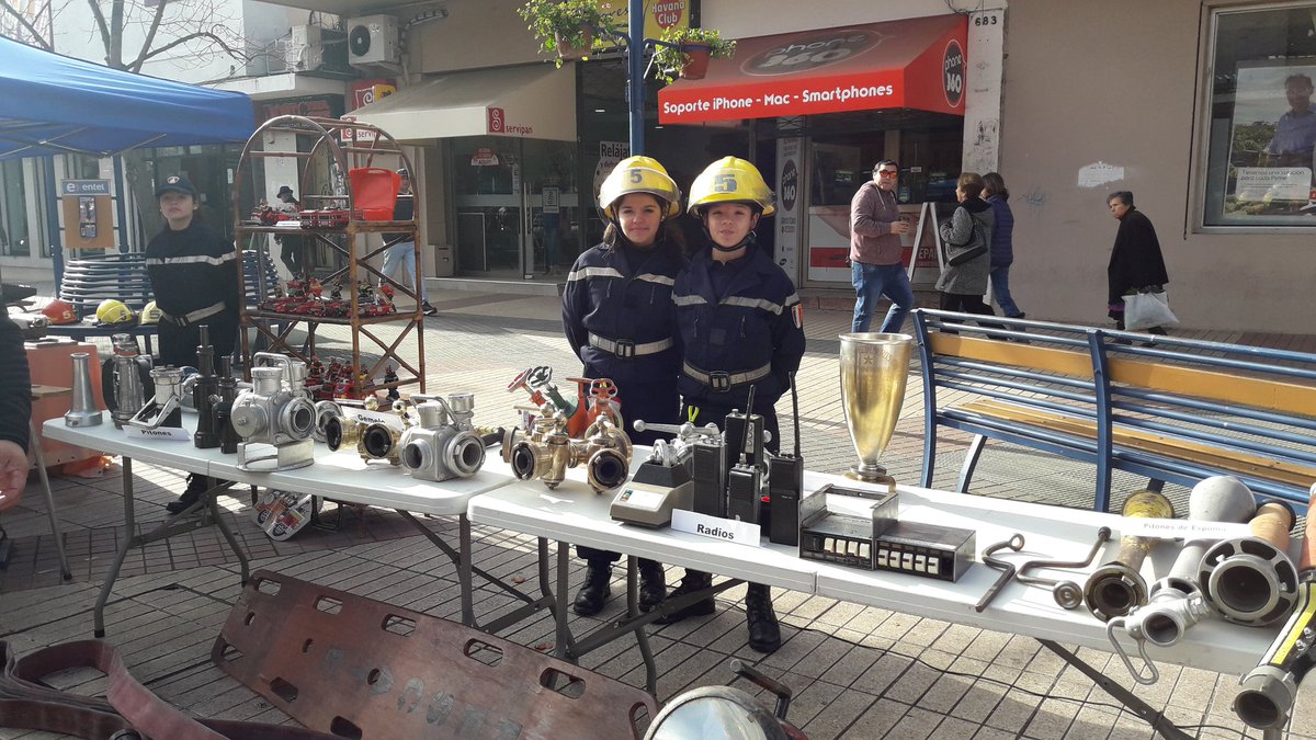 bomberoschillan's tweet image. Cuartel Abierto realiza Bomberos Chillán en el Paseo Arauco con la Exposición de las Siete Compañías