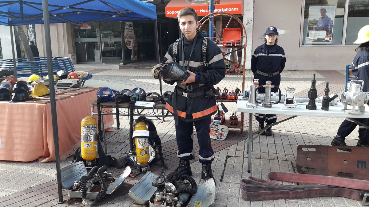bomberoschillan's tweet image. Cuartel Abierto realiza Bomberos Chillán en el Paseo Arauco con la Exposición de las Siete Compañías