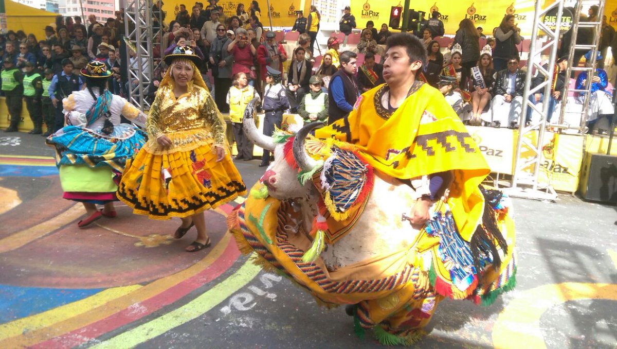 CulturasBolivia's tweet photo. #Entrada del #GranPoder 2017
#OrgulloDeNuestrasCulturas
#Wacas Juventud Estrellas del #GranPoder https://t.co/sZIogydl1z
