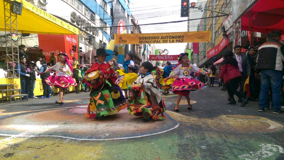 CulturasBolivia's tweet photo. #Entrada del #GranPoder 2017
#OrgulloDeNuestrasCulturas
#Wacas Juventud Estrellas del #GranPoder https://t.co/sZIogydl1z