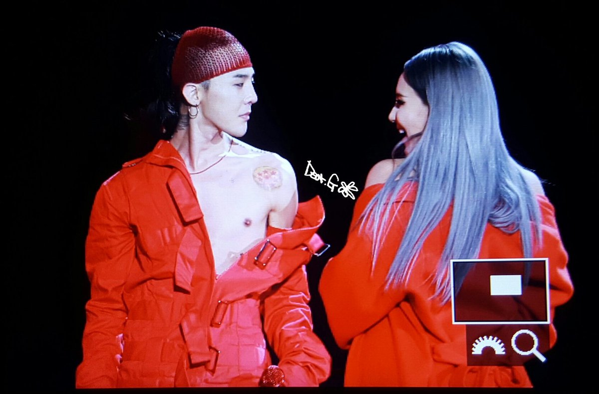 Dear_GD818's tweet photo. 170610 ACT III M.O.T.T.E IN SEOUL🇰🇷 
권.지.용 세글자가 다해ㅠㅠㅠㅠㅠㅠ💕
#KWONJIYONG 👍✌
#지드래곤 #지디 #GD #GDRAGON #DearG #디어지 @IBGDRGN https://t.co/8l2cQNIjjS