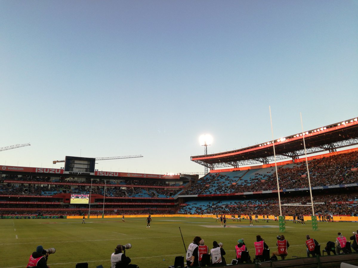 ifeofatravelbug's tweet photo. Yes Please! Watching #SAvsFRA at Loftus stadium! The vibe is incredible! #MakeLoftusGreen @Springboks @LesBluesFr https://t.co/k2oa8aEHEf
