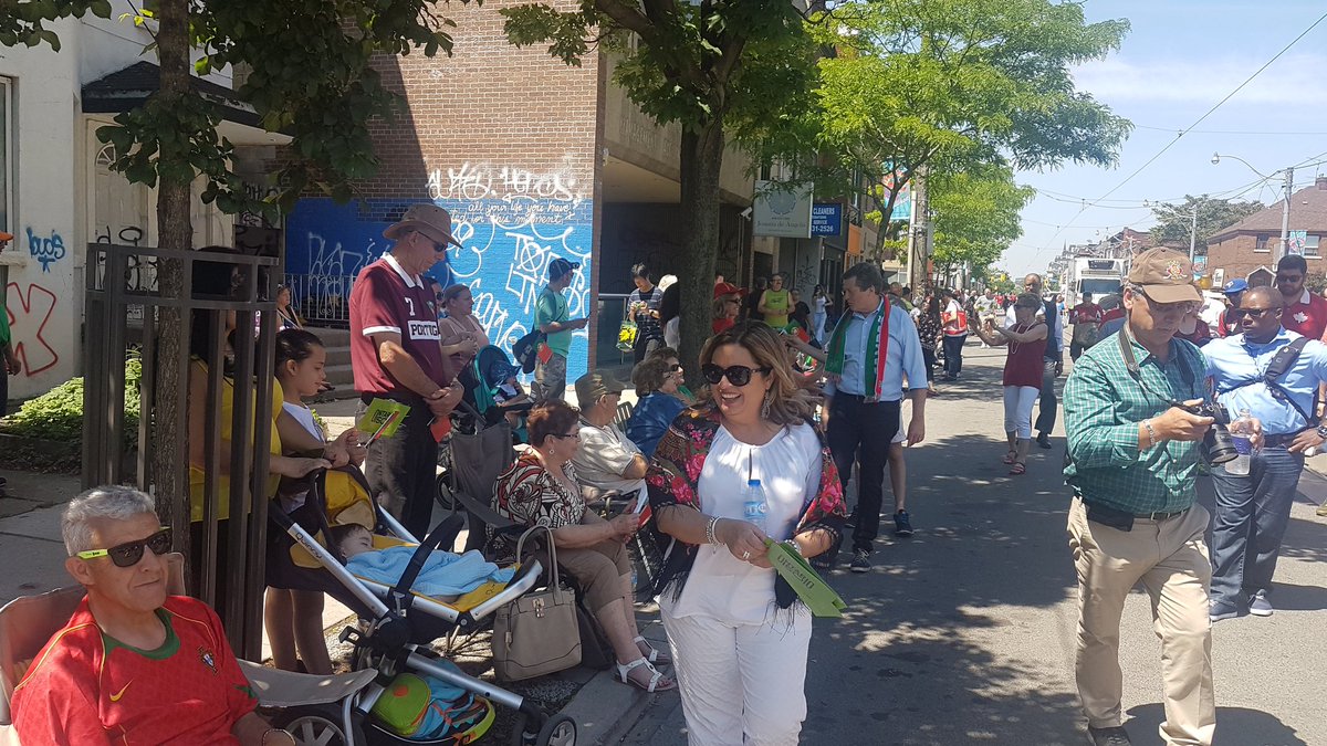 CMartinsTO's tweet photo. My #Ontario150 flags are a hit here! #Portugalweek2017 https://t.co/r9EjREZvFD