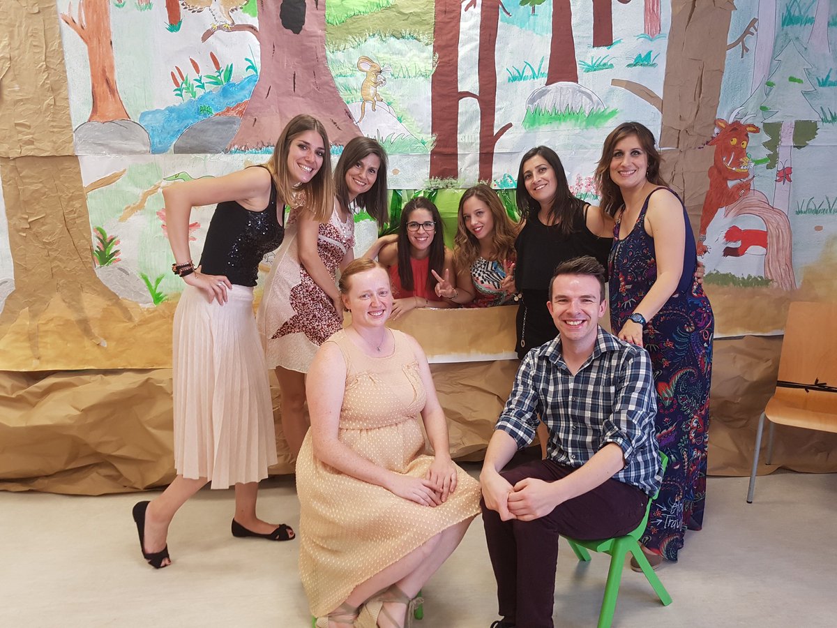 TeacherSandraHB's tweet photo. Un año mas.... fantástico equipo #storytellers #hbsteam https://t.co/lUES4pbTFX