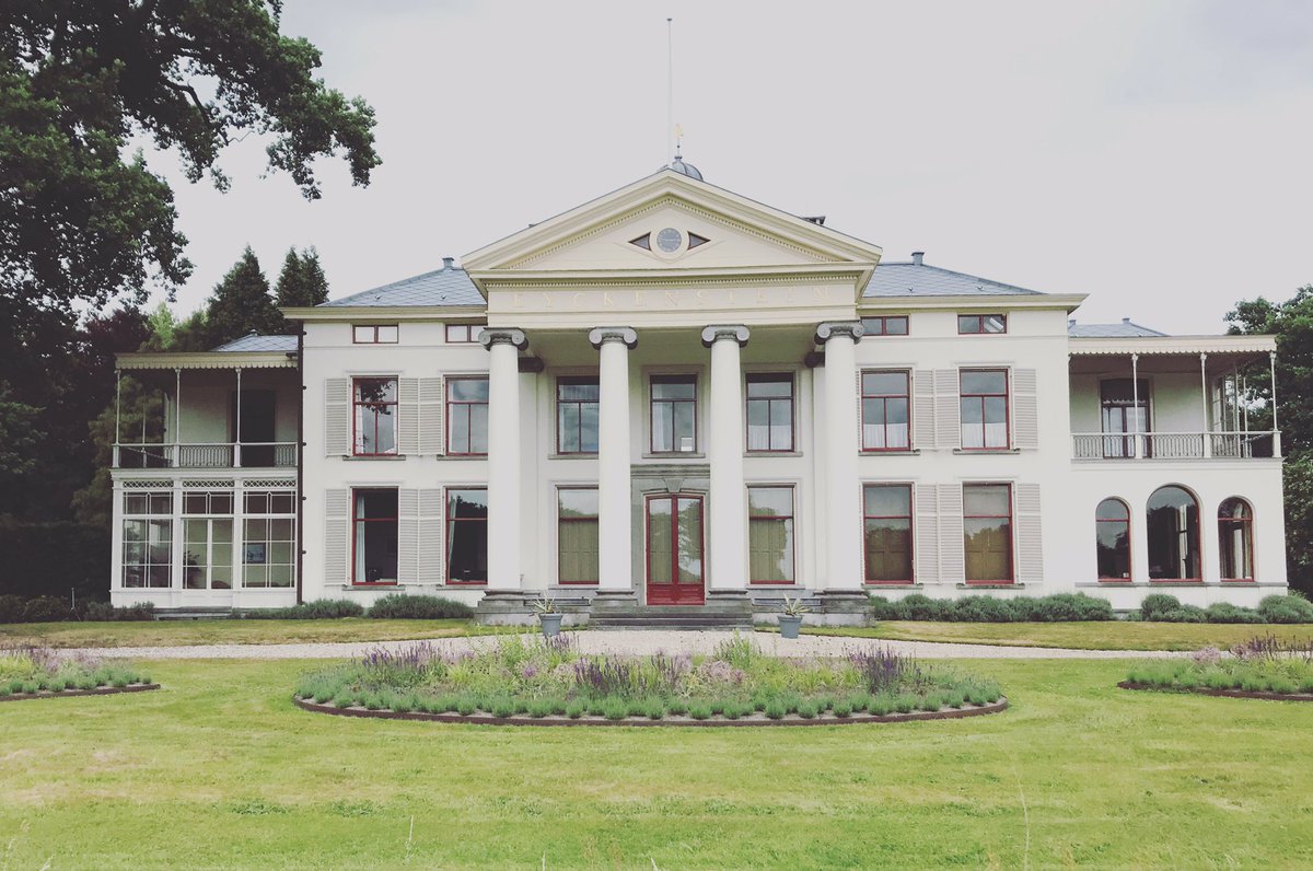 Vanavond Generale. Crew en acteurs zijn druk bezig op dit prachtige #landgoedEyckenstein #toneel #locatietheater #DonQuichot #uniek