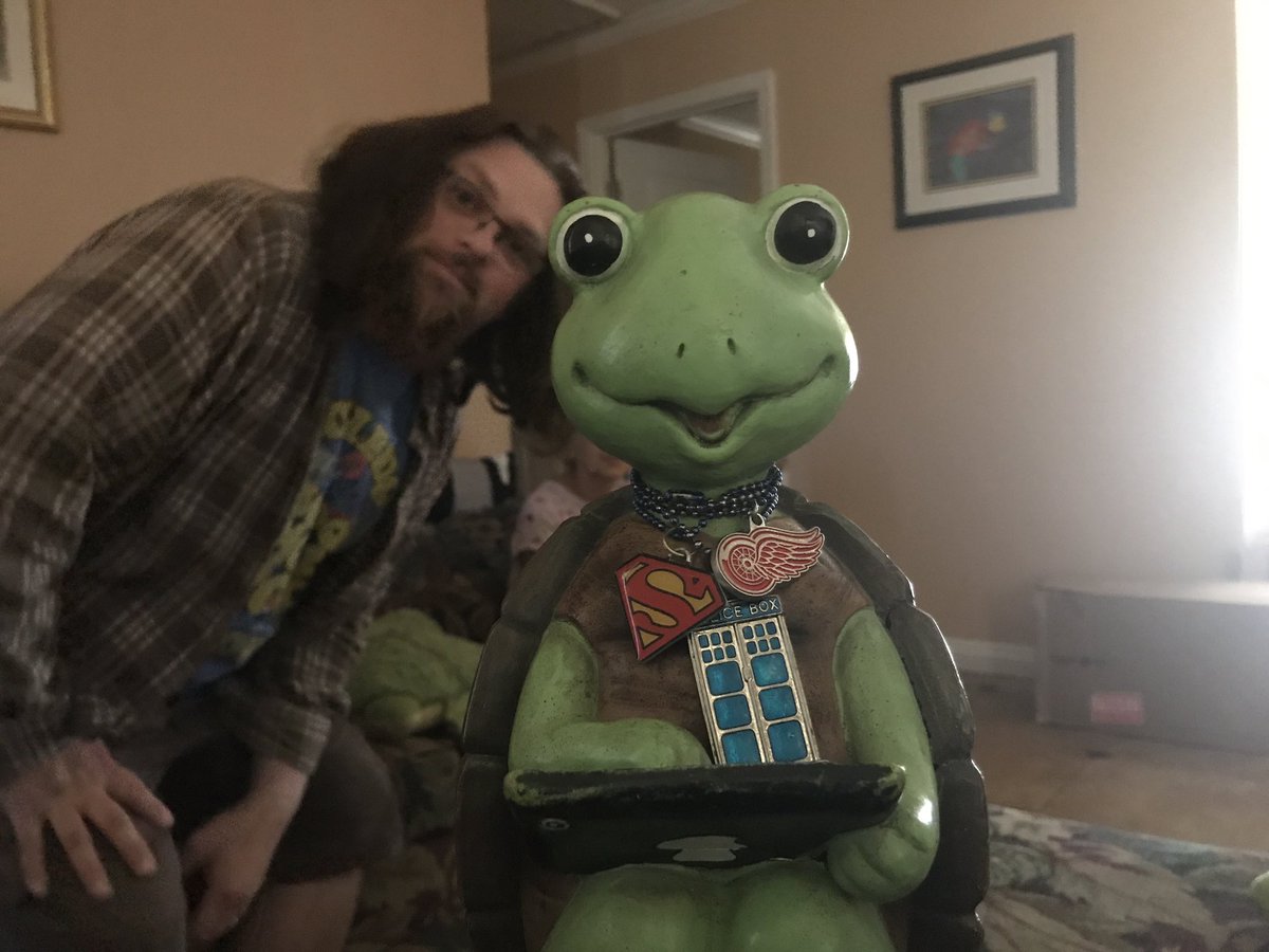 TurtleTyme713's tweet photo. We made it about 4 am but pretty much passed out right away, so the photo op had to wait. @toddlarowe #TheToddlets #thetravelingturtle https://t.co/oo5iznmviw