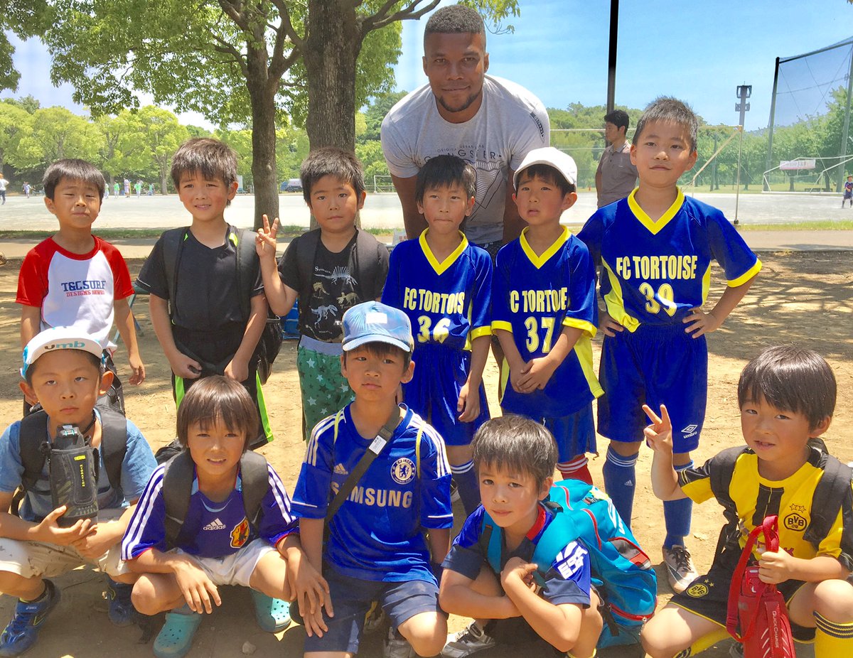 瀬谷インターナショナル 子供のサッカークラブが街をも変える 元ブラジル代表選手のサントスエリエージョ選手が瀬谷区の少年サッカークラブにで指導 交流を行いました 来週はエリエージョコーチのスクールを開催するのでたくさんの子供達に来て欲しいと