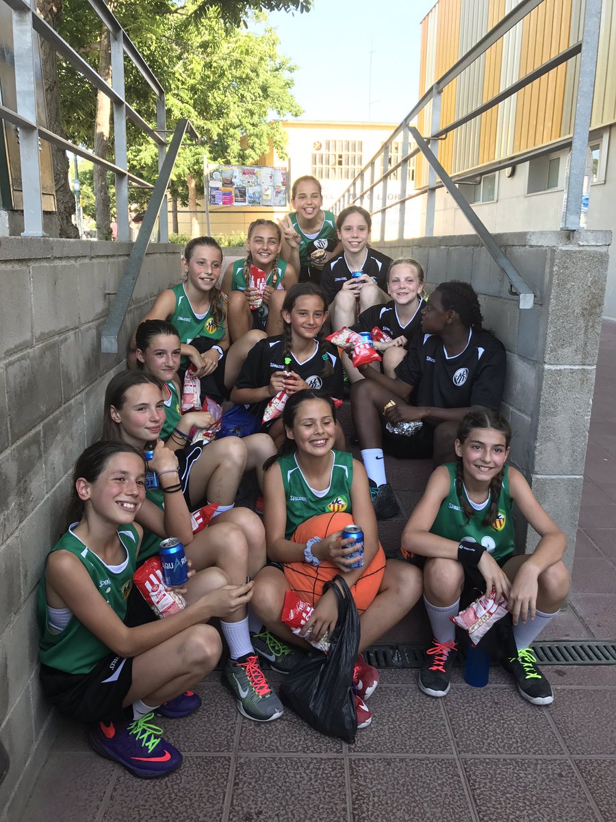 iriaam_basket's tweet photo. #berenemperagafarforces #123lescorts #miniAfem #miniguerreraspower @JoventutLCorts @FCBQ #torneigcloenda https://t.co/uYAEzy2YHV