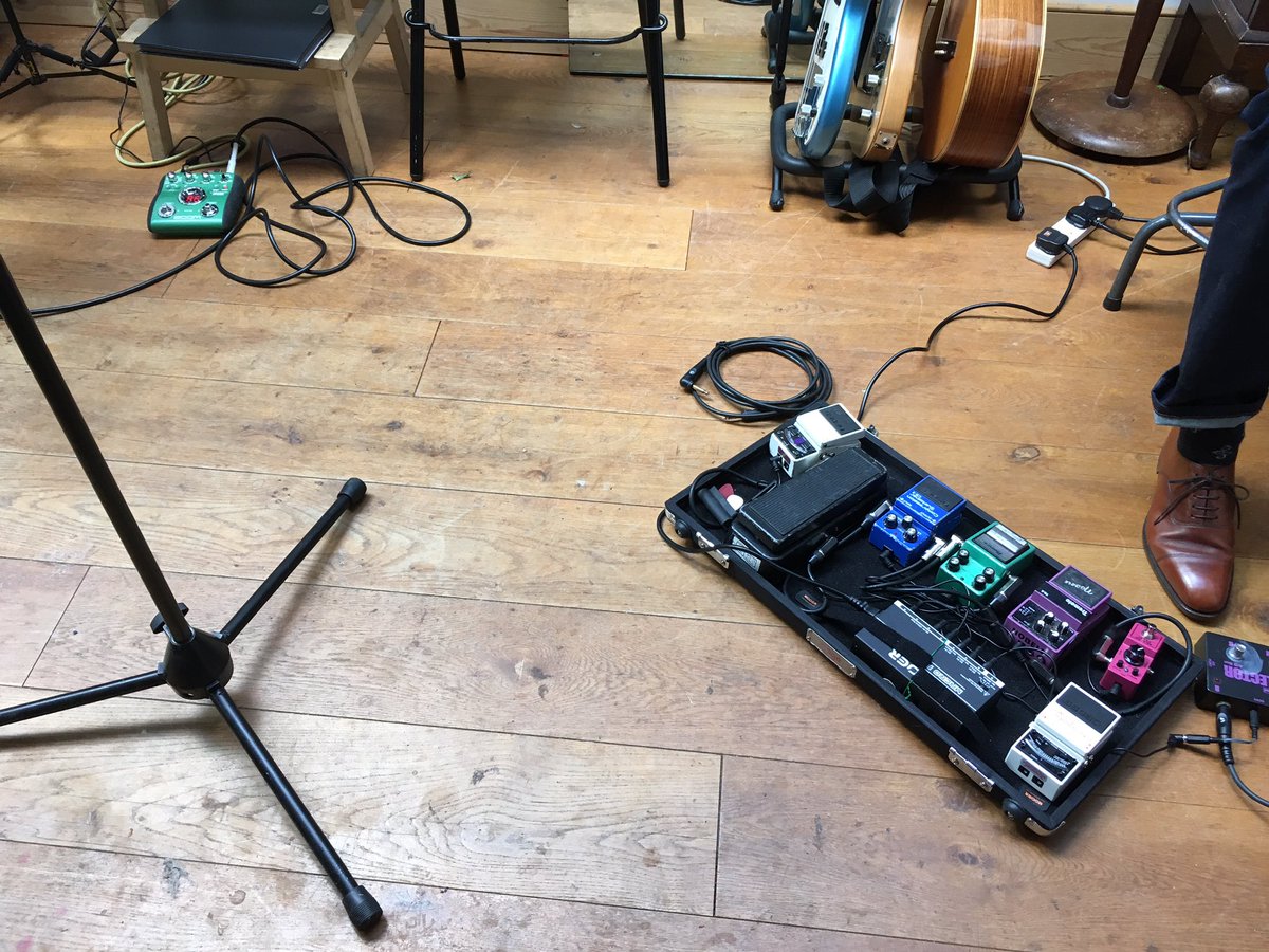 Andy_Turner_'s tweet photo. The Pilgrim Mothers setting up &amp; ready to go, while the kettle sings. Should be a great night!
#KitchenGig
#Eastbourne's finest in #Hackney. https://t.co/kCuBL7qQnv
