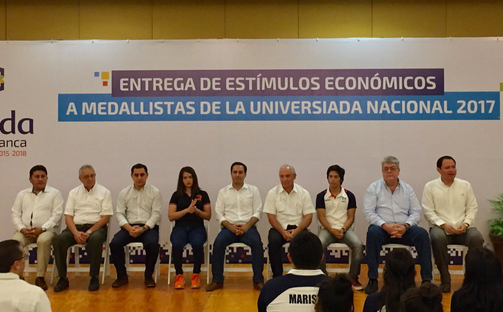 ActivateYuc's tweet photo. El @AyuntaMerida entrega estímulos económicos a medallistas de la Universiada Nacional 2017 https://t.co/v9OkLVyrIv