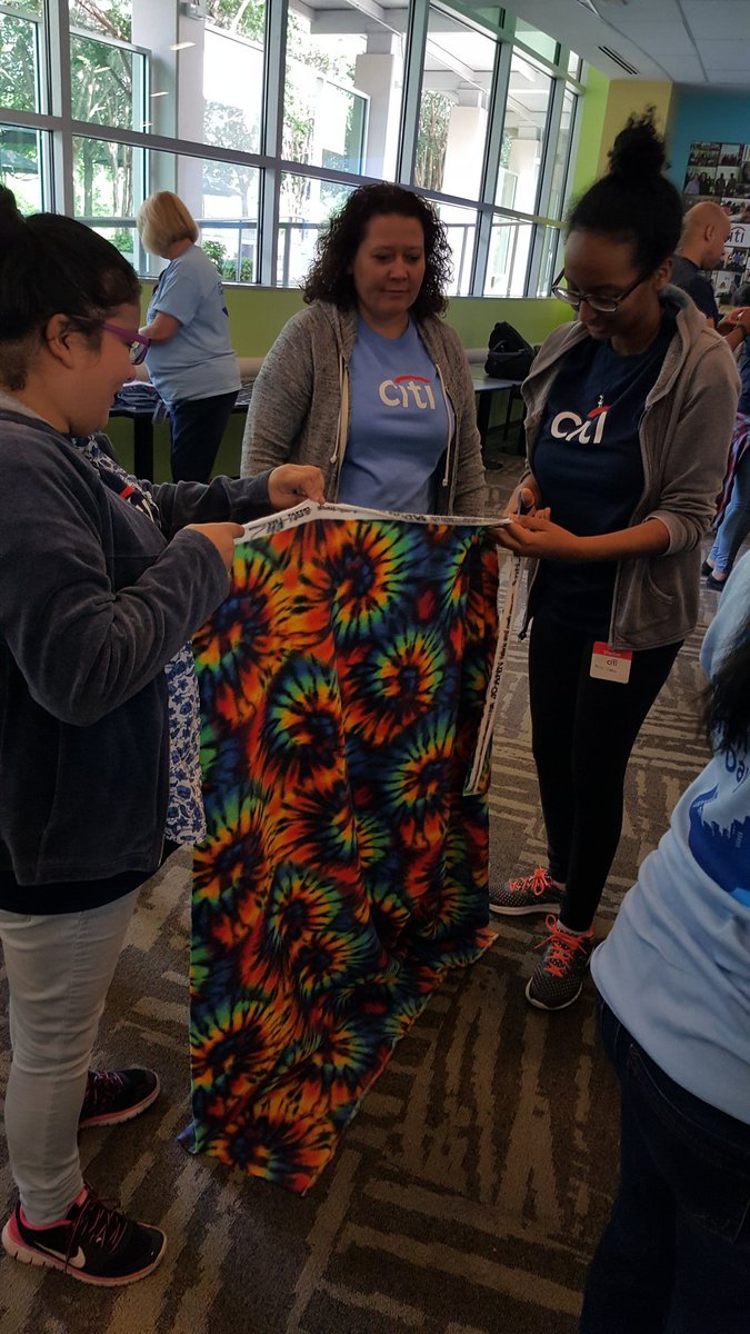 EIFdotorg's tweet photo. Spending Saturday morning with #citivolunteers making fleece blankets for @JonathansPlace #BecauseServiceworks @PointsofLight https://t.co/dOn1EnBJaD