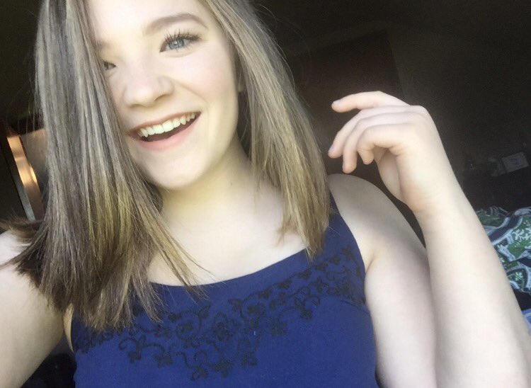 Davis40Katie's tweet photo. My birthday selfie 3 years in a row, I like to think I got prettier 😂🎉 https://t.co/vGnEmD0SqF