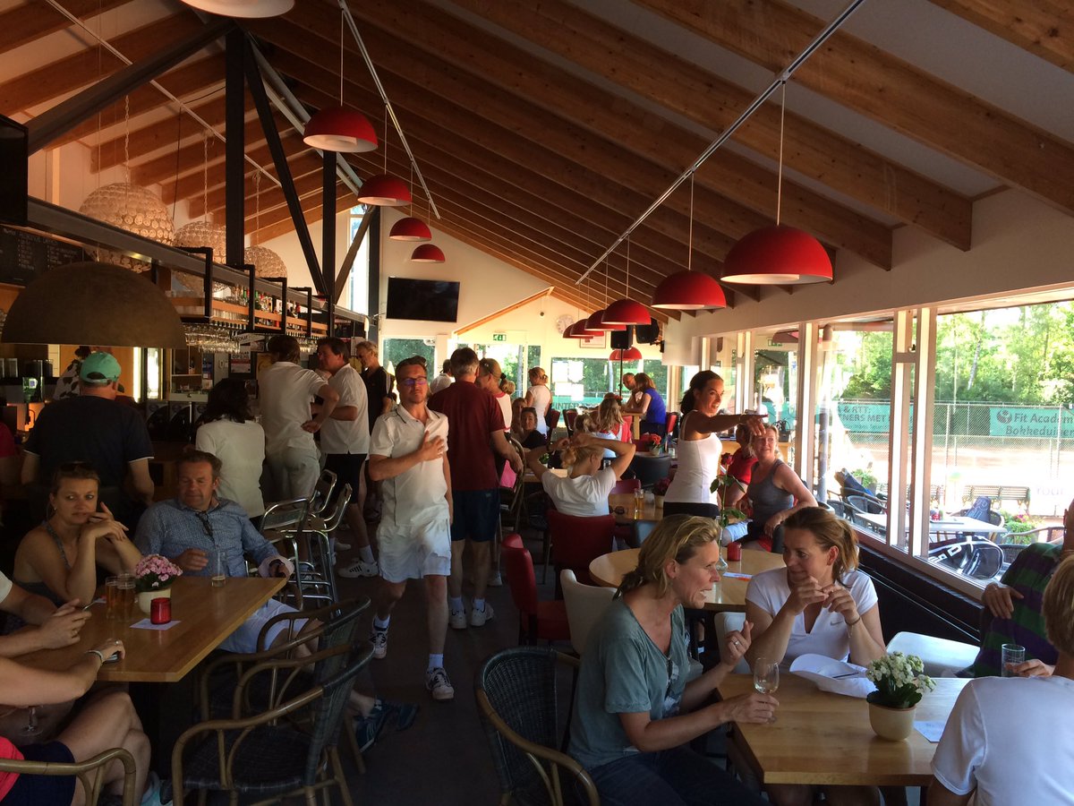 Gefeliciteerd eredivisiekanjers! Morgen komen we allemaal kijken! Allstarfinale is nu ook gaande met pubquiz!