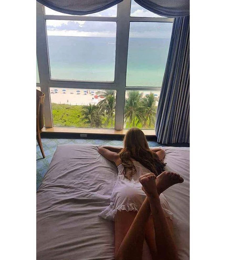 MBeachResort's tweet photo. Wake up in Miami with a view 🌅 By @gabycastellani https://t.co/fFwkUvXjzj https://t.co/ZwipYNquX5