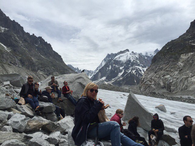 StSabau's tweet photo. Weekend Spring! #teambuilding sur la mer de glace.@Spring_FR @matthieukusiak @k_delmas @alexandre_balny https://t.co/lDAS1Z4oyU