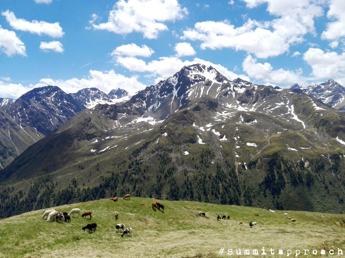 summitapproach's tweet photo. Blick von der Flaurlinger Scharte (2400m) hinüber zum Gaiskopf auf der heutigen Tour. #sellrain #tirol #wandern #berge #SummitApproach https://t.co/ZhfhhJVMF7