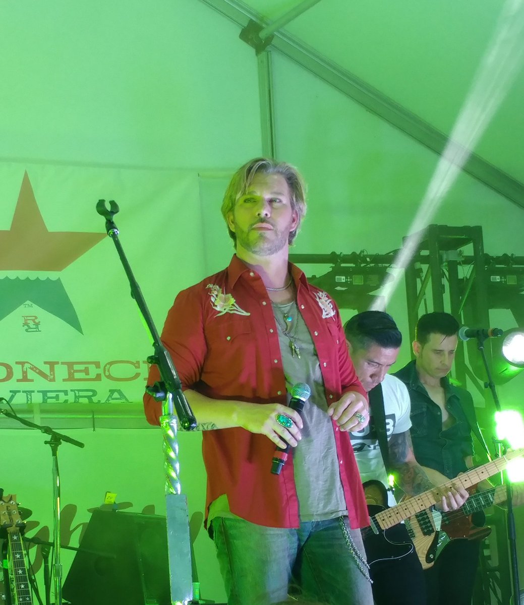 IndianaYallers's tweet photo. 2 days in a row #yallers heres a few highlights! @CWBYall #CraigWayneBoyd #CMAFest #CMAFEST2017  #GildanBroadwayStage #RedneckRiviera https://t.co/cdwnm0021X