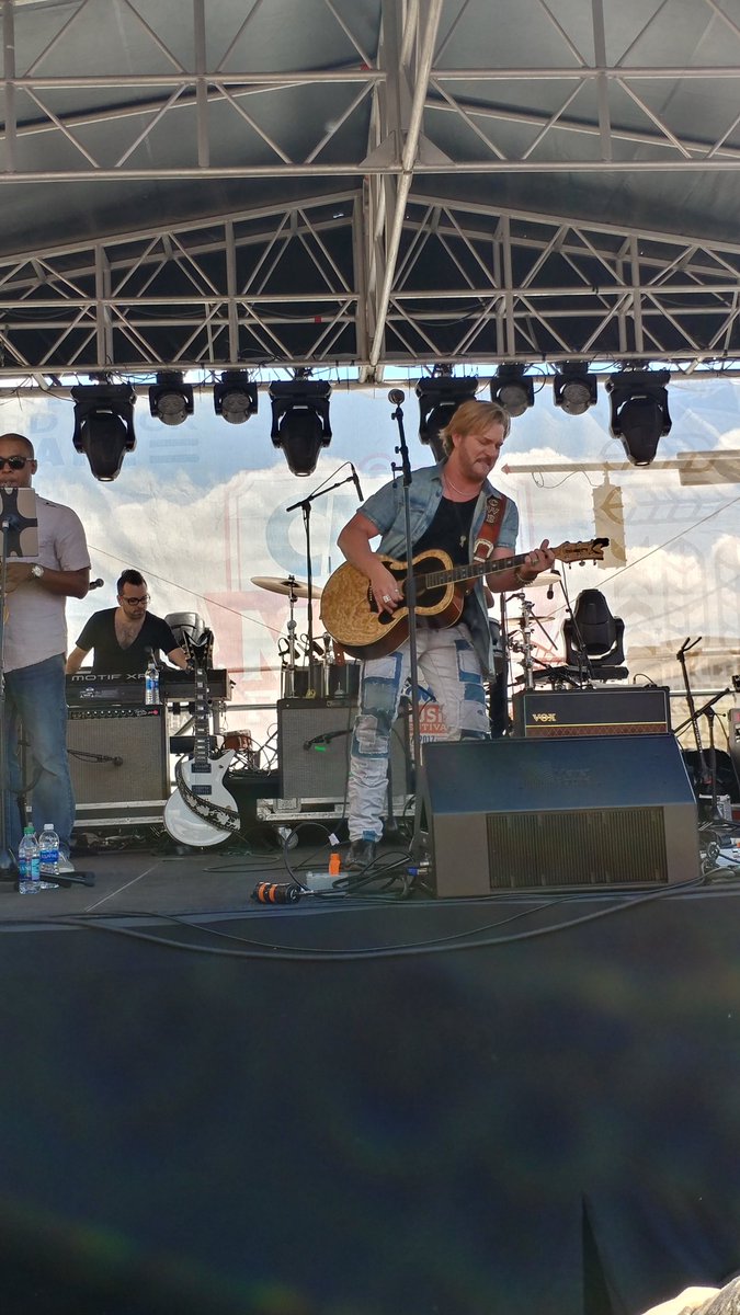 IndianaYallers's tweet photo. 2 days in a row #yallers heres a few highlights! @CWBYall #CraigWayneBoyd #CMAFest #CMAFEST2017  #GildanBroadwayStage #RedneckRiviera https://t.co/cdwnm0021X