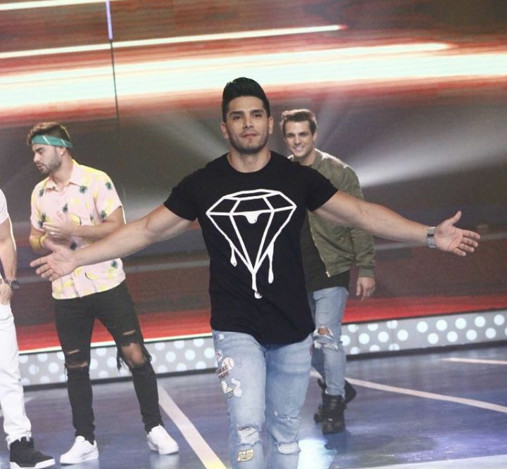 Rafael_Team's tweet photo. Estiloo @zhotickboom @rafaelcardozotv 😎👍 https://t.co/E6Pk207cJR