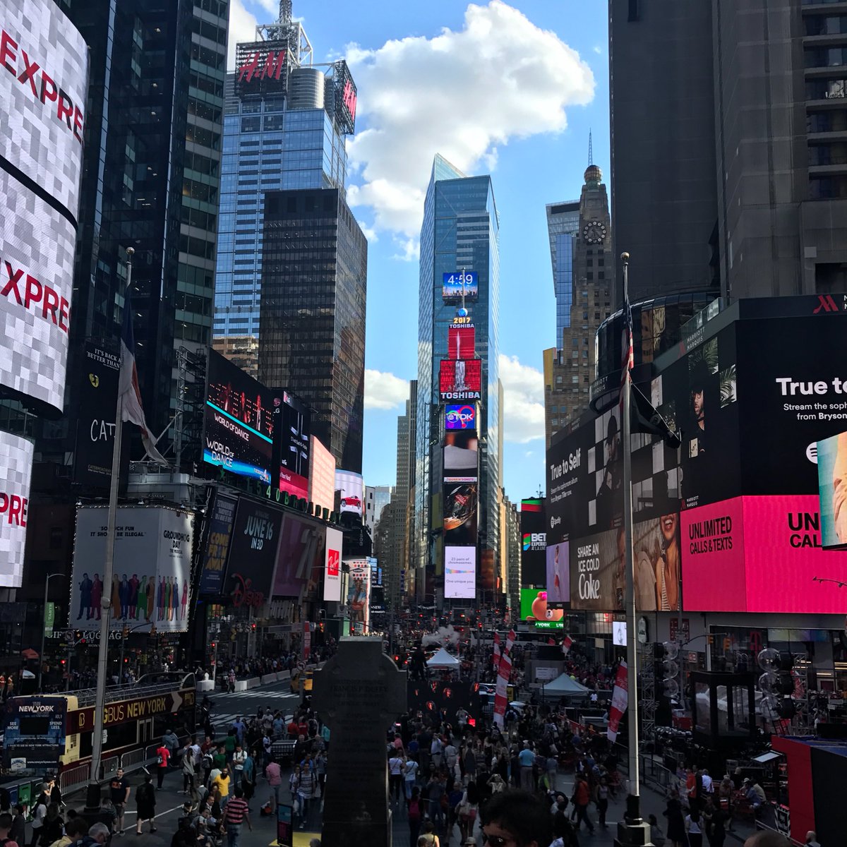 nicolebatley's tweet photo. NEW POST - New York City 🇺🇸🚕🍎 https://t.co/hrkNrgcbDl #lbloggers #bbloggers ✨ https://t.co/BUH3jtkMr4