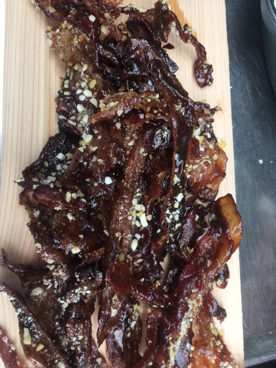 Bacon 🥓 karamellisiert. Kleiner Snack auf dem #grillcamp #hamburg
