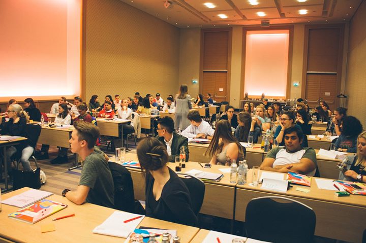 faq_health's tweet photo. Der Countdown läuft! Seit unserer Academy in Wien haben wir über 800 SchülerInnen aufgeklärt. Wir freuen uns auf den #lifeballnextgeneration https://t.co/X2uKPPebSo