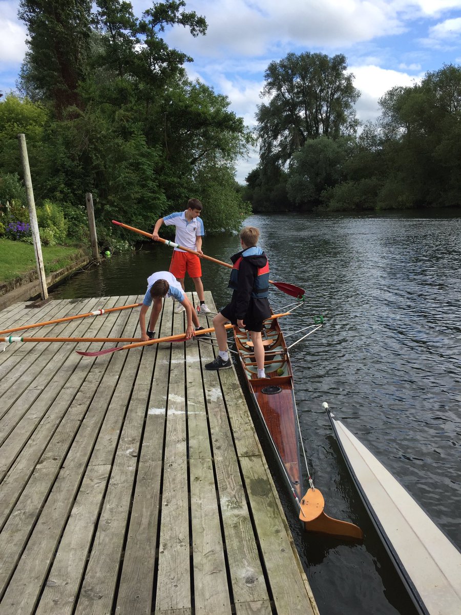 EtonRowing's tweet photo. The last boys arrive @QueensEyot. #FBlock #InternalRowing https://t.co/6vBmaVkGme