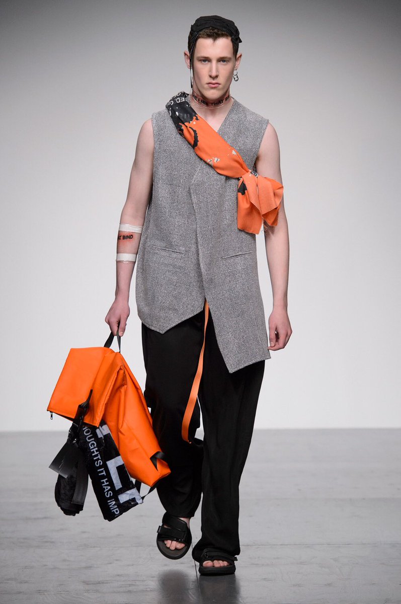 VesqueMag's tweet photo. Tourne de Transmission Spring/Summer '18

#TournedeTransmission #VesqueMag #SS18 #LFWM

https://t.co/476KjcbEcg https://t.co/HICwQZOBPP