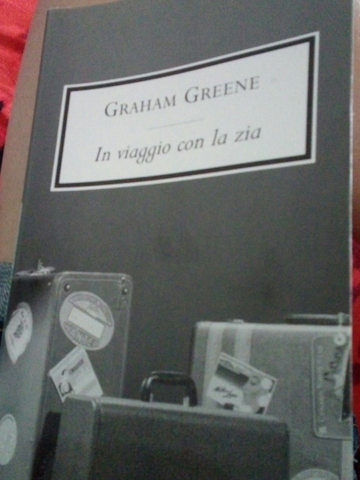 Mi riesce difficile star via per una notte senza portarmi una valigia piuttosto pesante,almeno un cambio d'abito e un secondo paio di scarpe