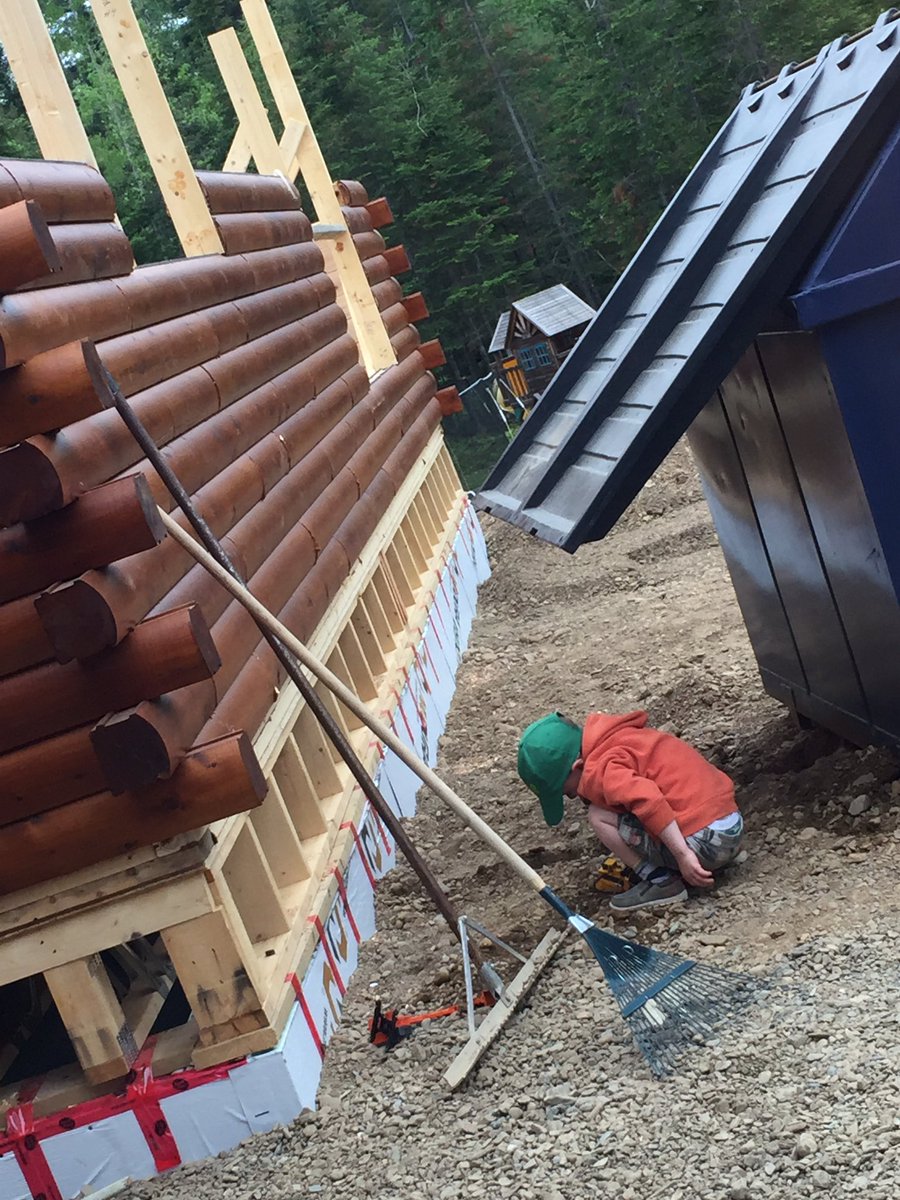 MarcyBlaney's tweet photo. Rain doesn't stop a 4yr old! He had to be near the builders as they put up more logs. #Boys #Trucks #RiverbendLogHomes #FamilyBusiness https://t.co/3maHj6tjaD