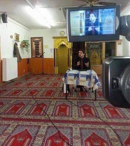 ABOHA6's tweet photo. @naizaktv هذا اذا فعلا فيه احد يحضر له و يسمع منه 😂 https://t.co/eWEnIMtlWt