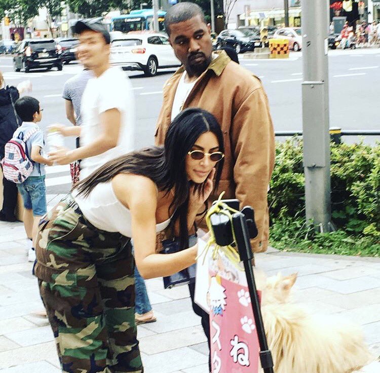 TeamKanyeDaily's tweet image. Fan taken photos of Kanye and Kim in Tokyo, Japan today. 🇯🇵