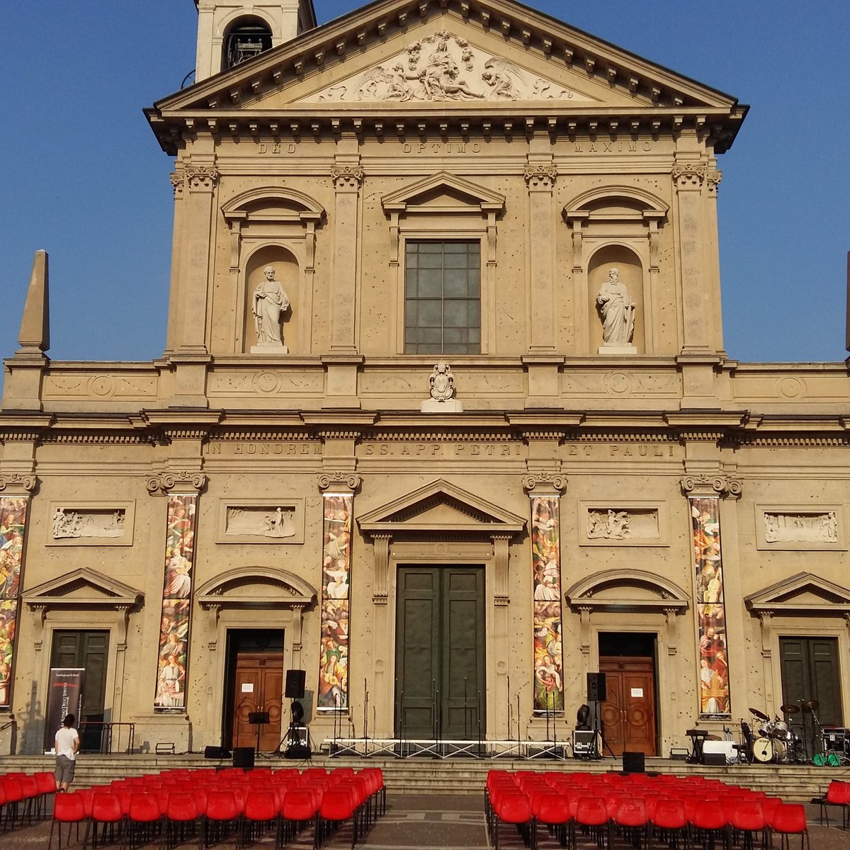 ARDSGospelChoir's tweet photo. Stasera ci vediamo nella bellissima p.za libertà #saronno davanti alla @chiesadisaronno per il #30esimo di #radiorizzonti #ardsgospelchoir https://t.co/qddJedTEno